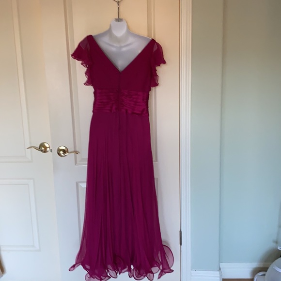 Tadashi Shoji gown in the color of the year 2023 -Ready for the “ Barbie Party”! - Picture 7 of 11